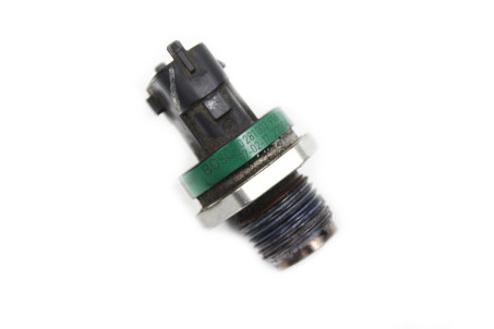 Датчик давления топлива в рейке 2.0 Diesel Nissan X-Trail (T31) 2007-2012 0281002916 (24581)