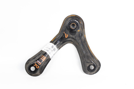 Кронштейн передней балки правый Toyota RAV-4 III 2005-2012 5225742010 (24731)