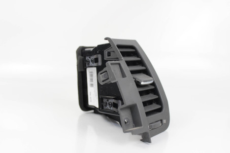 Дефлектор торпедо центральний правий Nissan X-Trail (T31) 2007-2012 68750JG00B (24754)