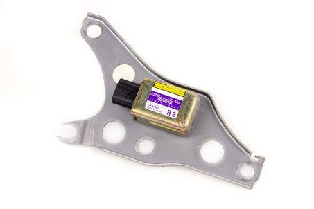 Датчик удару бічний передній RH 01-04 Toyota Camry 30 (XV30) 2001-2006 8986033060 (24987)