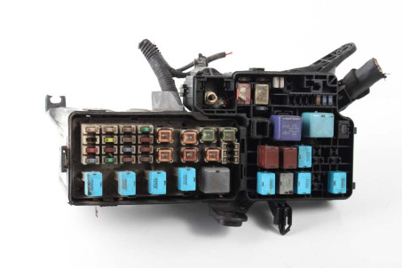 Блок запобіжників двигуна 3.0 Toyota Camry 30 (XV30) 2001-2006 8272006040 (24993)