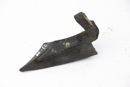 Куточок крила (жабо) LH Nissan Almera (N16) 2000-2006 668954M700 (26682)