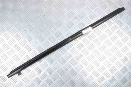 Молдинг стекла двери передний правый Subaru Forester (SG) 2002-2008 61280SA000 (26881)