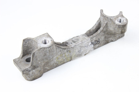 Кронштейн подушки двигуна правий верхній 05-08 Toyota RAV-4 III 2005-2012 1234126010 (29420)