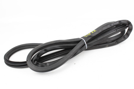 Ущільнювач двері передньої правої Nissan X-Trail (T32-Rogue) 2014-2021 808304CL0A (30351)