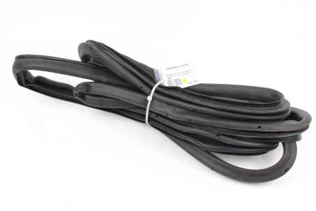 Ущільнювач двері задньої правої Nissan X-Trail (T32-Rogue) 2014-2021 828305HA0C (30354)