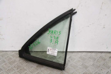 Скло двері задньої правої (кватирка) Toyota Yaris USA 2006-2009 седан 6812352150 (30506)