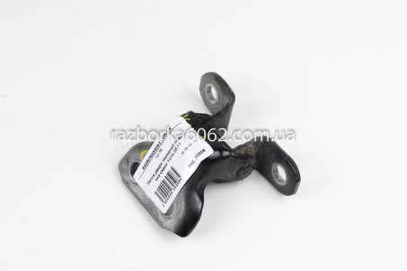 Петля двери передней левой низ Toyota Yaris USA 2006-2009 седан 6874033020 (30508)