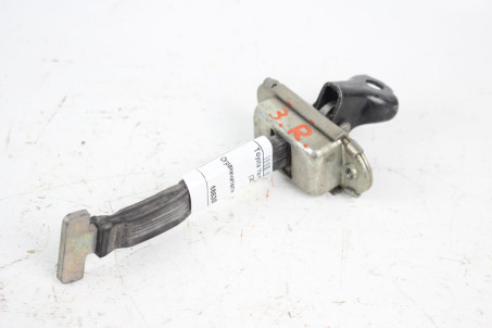 Обмежувач двері задній Toyota Yaris 2005-2011 6863052061 (30509)