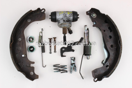 Механізм гальмівний лівий під барабан Toyota Yaris USA 2006-2009 седан 0449552100 (30950)