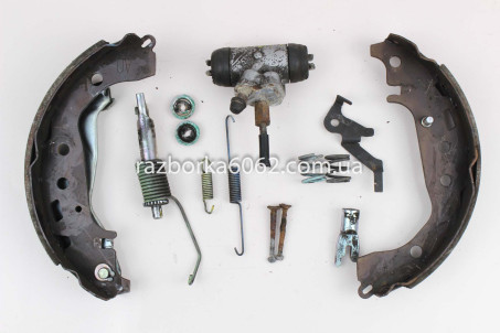Механизм тормозной правый под барабан Toyota Yaris USA 2006-2009 седан 0449552100 (30951)