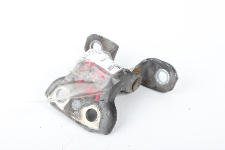 Петля двері передньої правої низ Toyota Yaris USA 2006-2009 седан 6873033020 (31500)