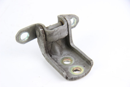 Петля двері задньої лівої низ Nissan Qashqai (J10) 2007-2014 824202F030 (31736)