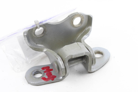 Петля двері передньої лівої низ Toyota Camry 55 USA 2015-2018 6874002080 (32865)