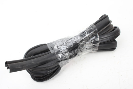 Уплотнитель двери задней левой Subaru Outback (BS/BN) 2014-2020 63572AL02A (34057)