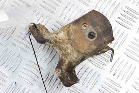 Кронштейн подушки двигуна лівий Toyota Prado 120 (J120W) 2003-2009 1231130060 (35498)