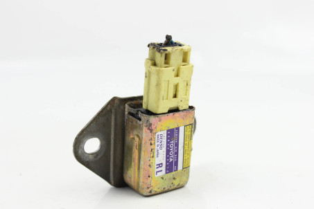 Датчик удару бічний передній Toyota Prado 120 (J120W) 2003-2009 8983360010 (35547)