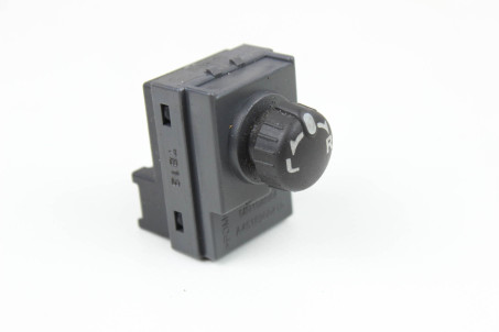 Блок управления зеркалами Mitsubishi Colt (Z30) 2004-2012 8608A129 (35607)