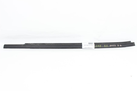 Молдинг стекла двери задний левый Nissan Juke (YF15) 2010-2019 828211KA0A (36011)