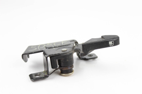 Ручка лючка бензобака Mitsubishi Space Star 1998-2005 MR328856 (36628)