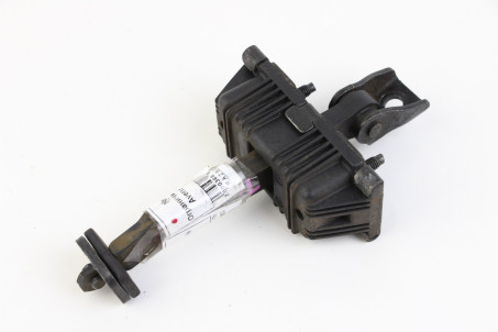 Ограничитель двери задний Toyota Avensis T25 (T250) 2003-2009 6863005040 (36683)