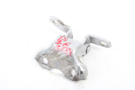 Петля двери задней правой верх Lexus IS (XE20) 2005-2012 6875020121 (36691)