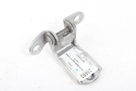 Петля двері задньої правої низ Lexus IS (XE20) 2005-2012 6877052031 (36692)