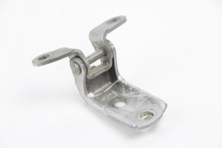 Петля двері задньої правої низ Toyota Corolla E16 (E160) 2013-2018 687700D071 (36776)