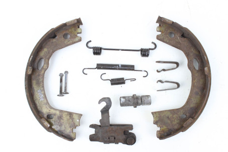 Механизм тормозной правый 12-14 Hyundai Sonata (YF) 2009-2014 USA 582704C000 (37319)