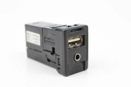 Роз'єм під USB / AUX Lexus ES (GSV40) 2006-2013 8619053040 (38268)