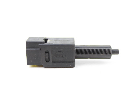 Датчик педалі гальма 2 pin АКПП Nissan Qashqai (J10) 2007-2014 253204M400 (38489)