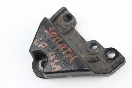 Кронштейн подушки двигателя правый верхний 2.4 Hyundai Sonata (LF) 2014-2018 USA 21825C1000 (39195)
