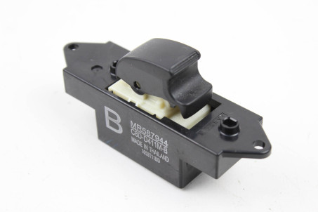 Кнопка стеклоподъемника одиночная Mitsubishi Outlander Sport 2011-2022 USA MR587944 (39896)