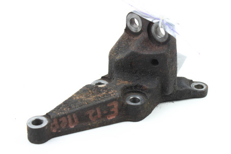 Кронштейн подушки двигателя правый 1.6-1.4 Toyota Corolla E12 (E120) 2000-2006 123150D040 (40441)