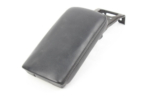 Подлокотник кожа черный Lexus CT 200H 2010-2017 5890676010C0 (41823)