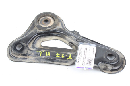 Кронштейн передней балки левый 12-15 Toyota Avensis T27 (T270) 2009-2018 5225805040 (42003)