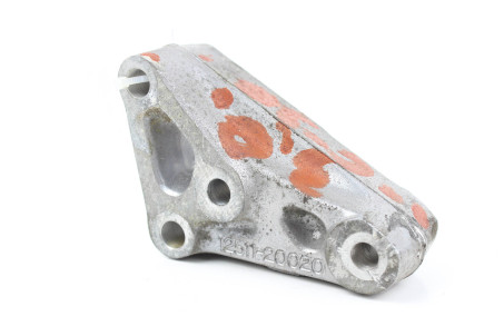 Кронштейн крепления генератора 3.0 Toyota Camry 30 (XV30) 2001-2006 1251120020 (42032)