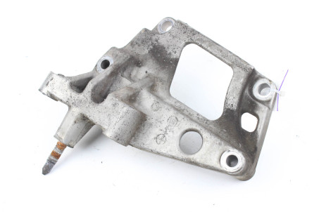 Кронштейн подушки двигуна правий 2.0 ie Nissan X-Trail (T30) 2002-2007 11231AU400 (42156)