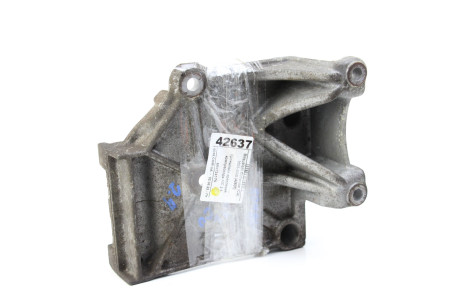 Кронштейн кріплення компресора А / С 2.4 Mitsubishi Outlander (CU) 2003-2008 MN134179 (42637)