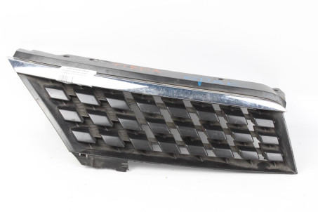 Решітка радіатора права дефект Nissan Tiida (C11) 2007-2013 62320ED000 (43673)