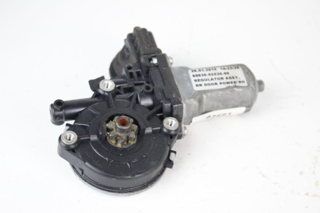 Моторчик склопідіймача задній правий Toyota Corolla E16 (E160) 2013-2018 6983002530 (43683)