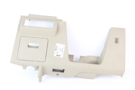 Накладка торпедо у ноги водія бежева Nissan Tiida (C11) 2007-2013 68962EM01A (43797)