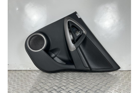 Карта двери задняя правая (кожа) Toyota RAV-4 III 2005-2012 6763042330B0 (46290)