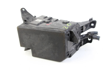 Блок предохранителей двигателя 2.0 RH Toyota RAV-4 III 2005-2012 8274242030 (46370)