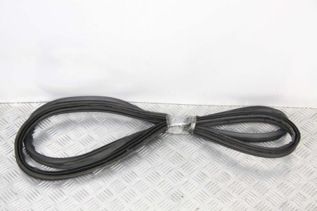 Уплотнитель крышки багажника Kia Sportage (SL) 2010-2015 873213U000 (47996)