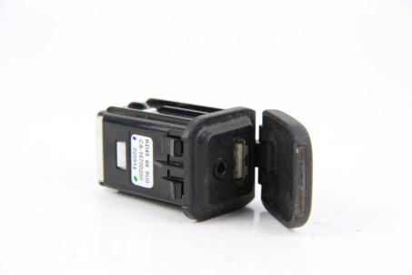 Роз'єм під USB / AUX Mazda CX-5 (KE) 2012-2017 KD45669U0 (48892)