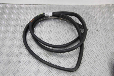 Уплотнитель двери передней правой Lexus RX (XU30) 2003-2008 6231148040C0 (48966)