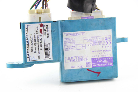 Блок управления центральным замком Toyota RAV-4 III 2005-2012 8930042011 (49354)