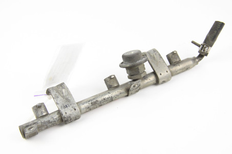 Рампа паливна ліва 3.0 Subaru Legacy (BL) 2003-2009 17535AA540 (49895)