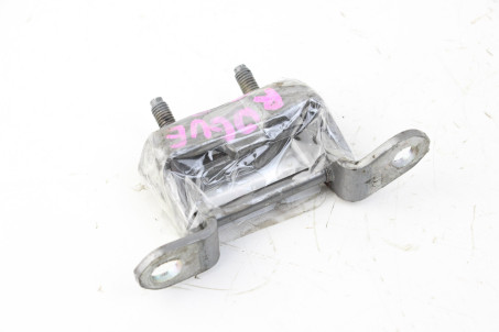 Петля двері задньої правої верх Nissan Rogue S 2007-2015 824002Y90A (49942)